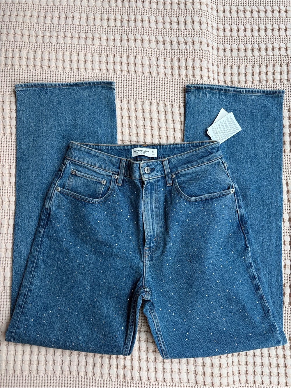 NWT A&F Medium Blue 90s Relaxed High Rise Jeans with Diamond Sequins - Picture 3 of 5